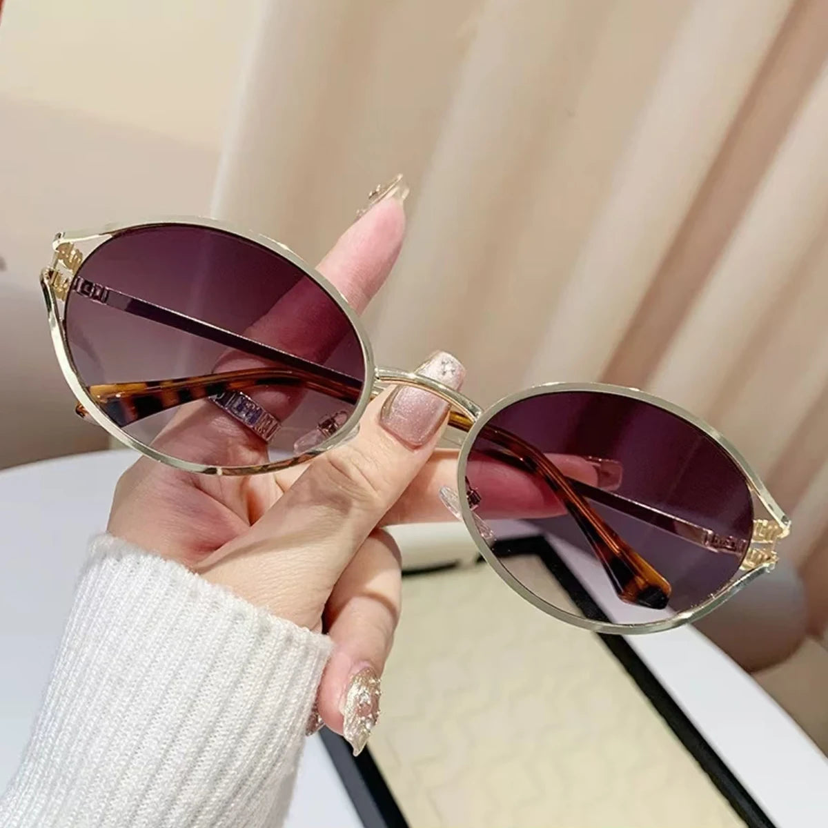 1Pc Retro Fashion Metal Oval Frame Sunglasses, Multi-Colored Lenses Available, Suitable for Street Photography, Vacation