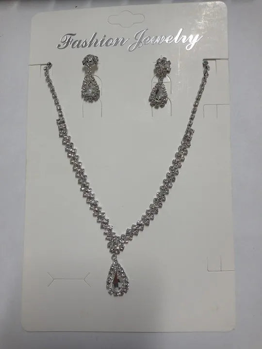 3 Pcs Bluey Square Rhinestone Water Drop Pendant Necklaces for Women Temperament Elegant Collarbone Chains Luxury Jewelry Sets